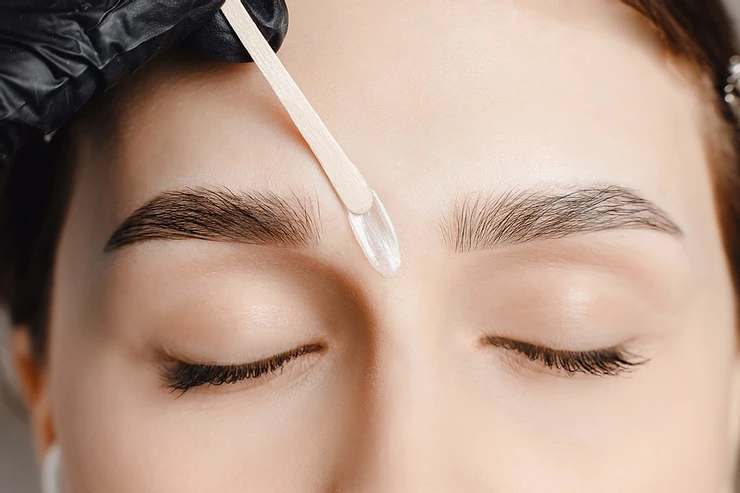 Фарбування брів хною Ekko Beauty: краса, що потребує особливого догляду