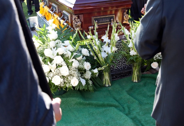Ритуальна флористика: як обрати атрибутику похорону