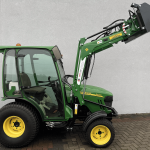 Мінітрактор з кабіною чи без: що краще для роботи в Україні протягом року